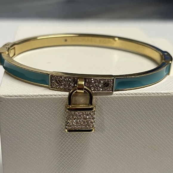 Stunningly pretty Michael Kors bracelets. - Picture 11 of 15